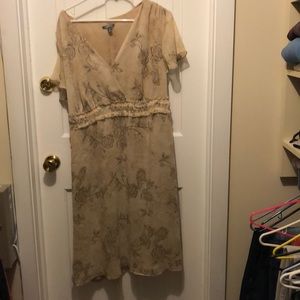 Short sleeve tan dress